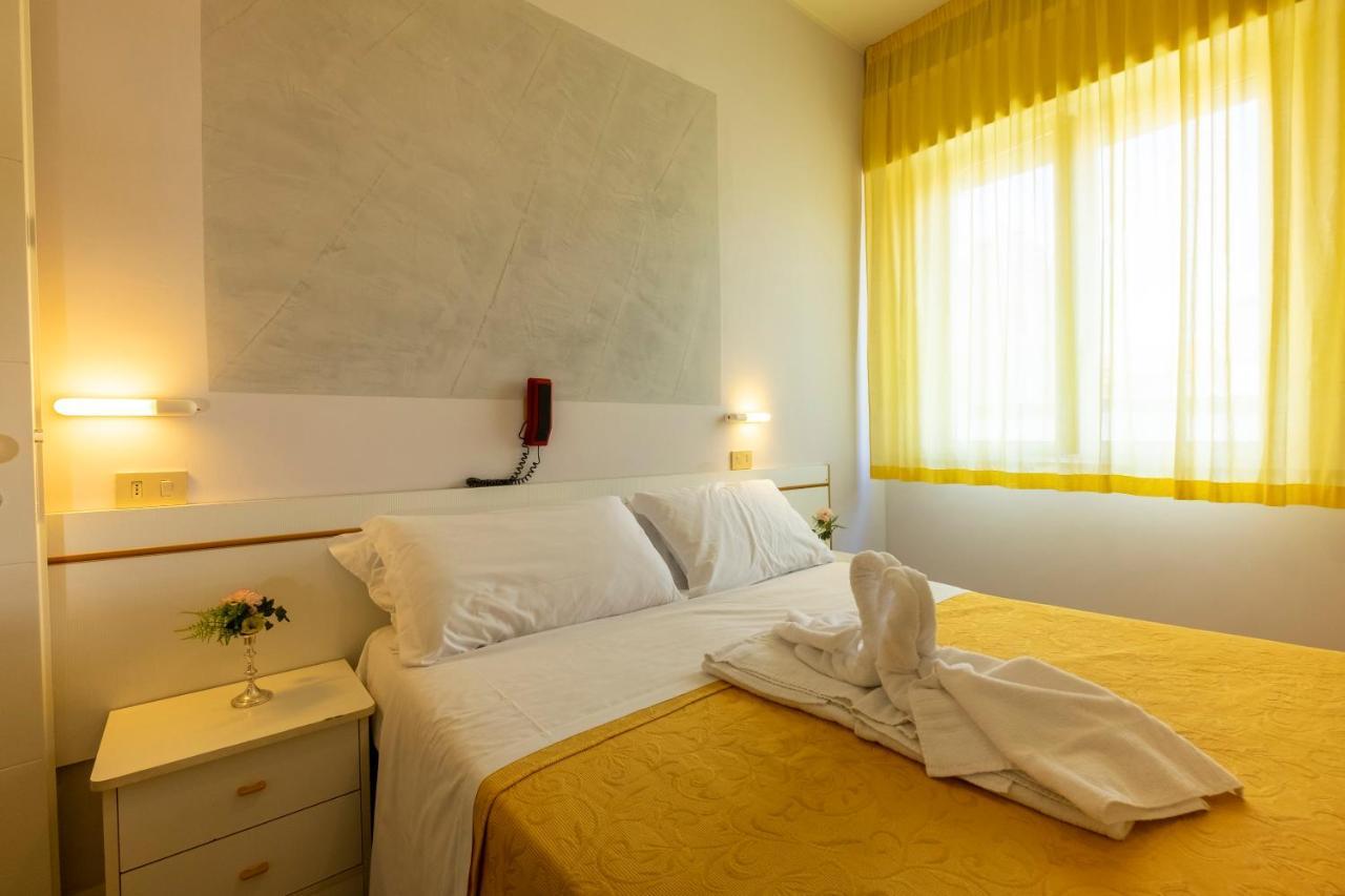 Hotel Giumer Rimini Exterior foto